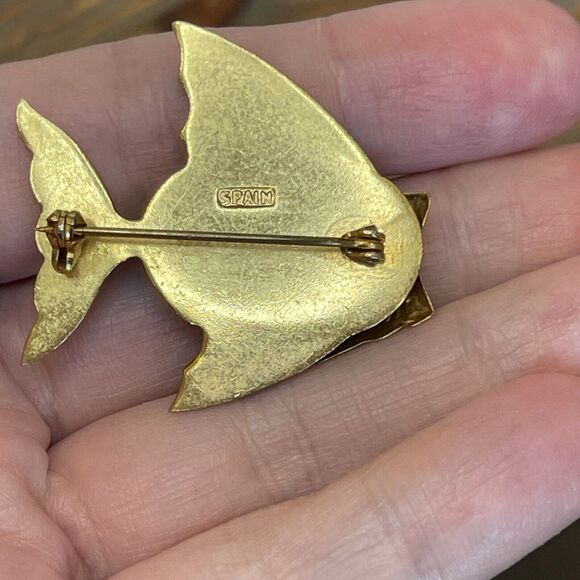 Vintage Spain Faux Pearl Cabochon Belly Damascene Fish Heart Tail Pin Brooch - Picture 4 of 5